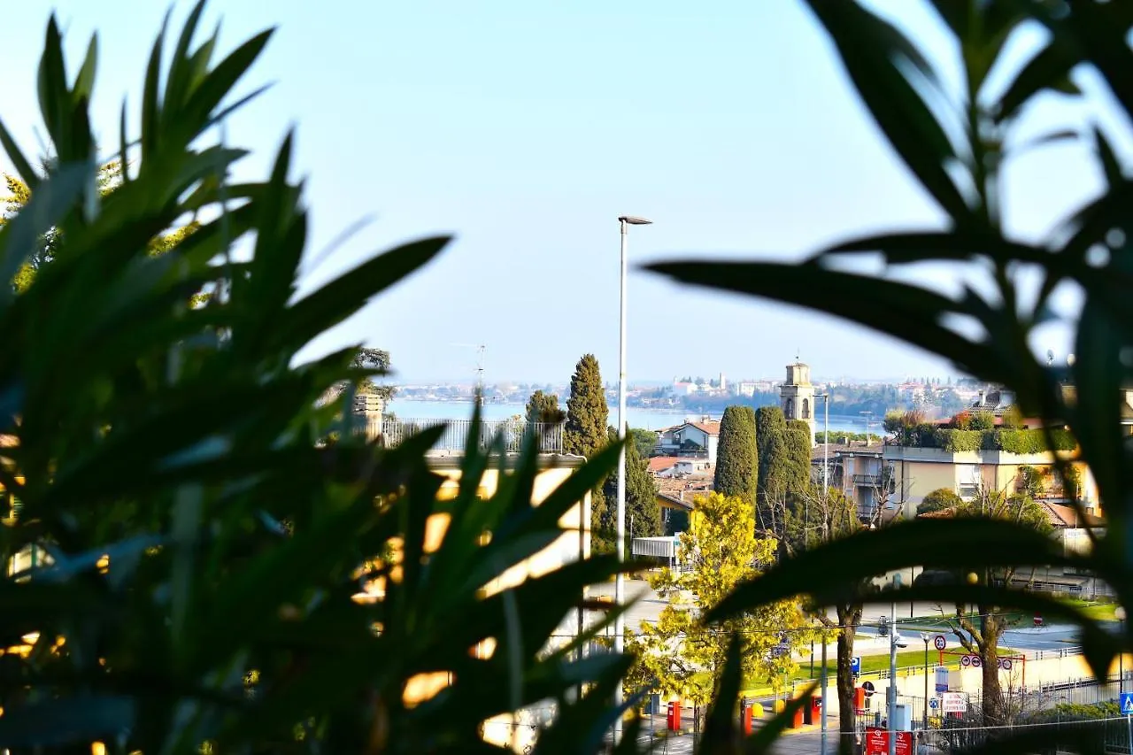 Apartment Appartamenti Villa Lina Desenzano del Garda Italien