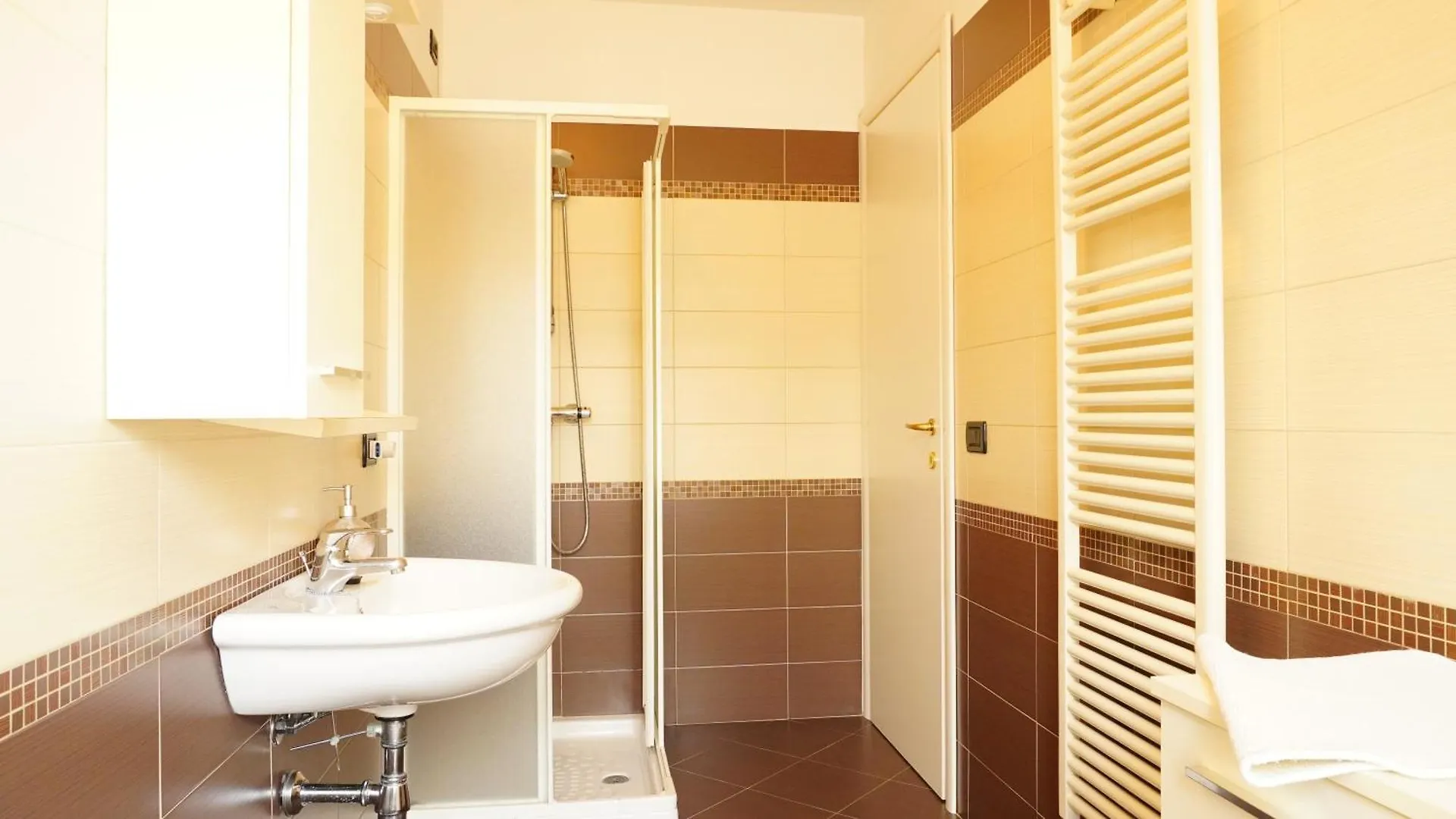 Apartment Appartamenti Villa Lina Desenzano del Garda Italien